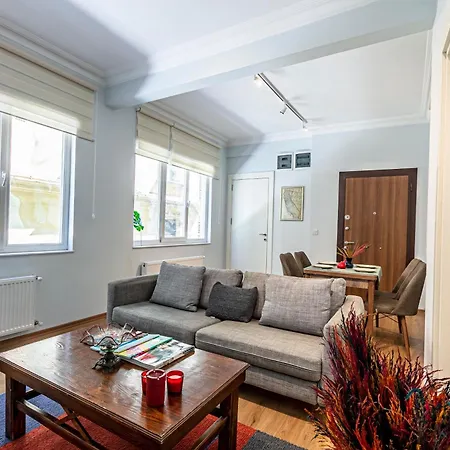 Charming & Bright In Taksim Apartamento